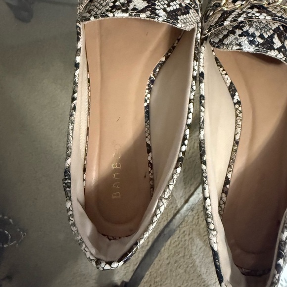 BAMBOO Women's Snakeskin Pattern Flats with Gold Chainlink Detail - Picture 4 of 4